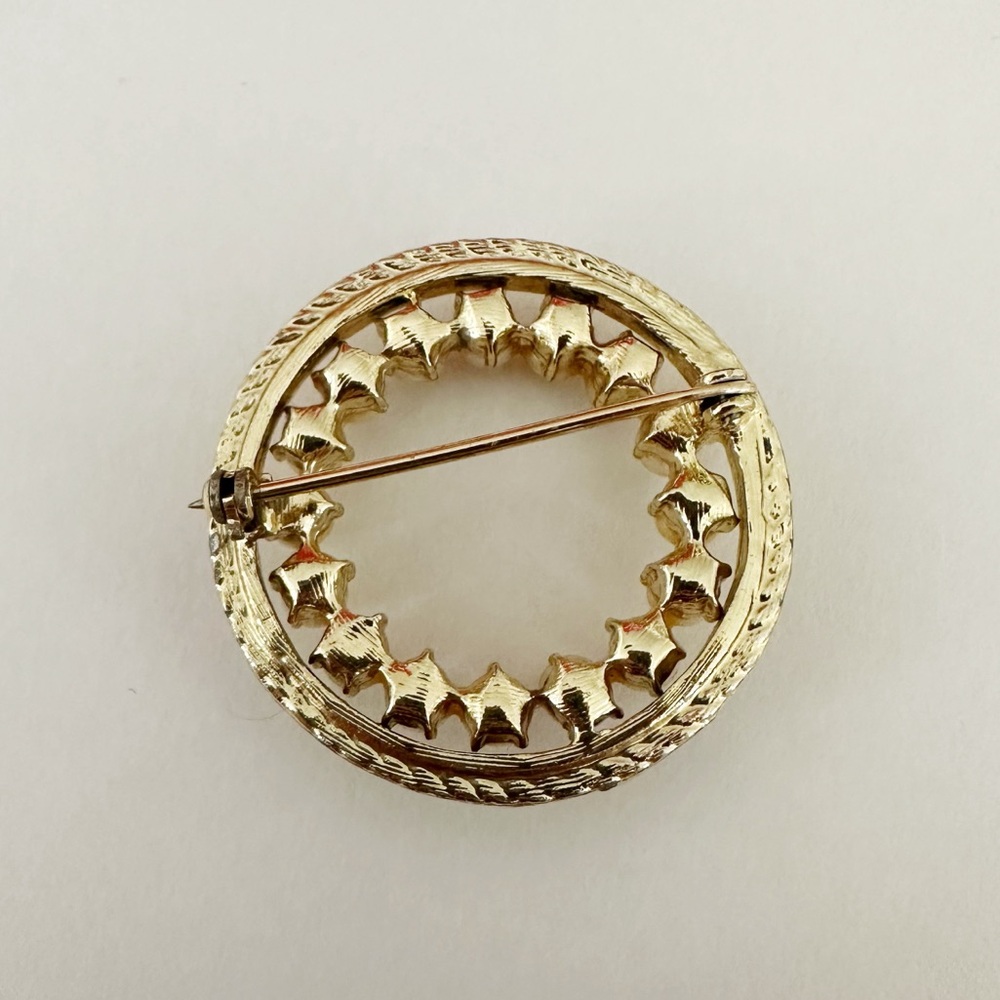 Vintage Gold Tone Faux Pearl Circle Brooch - Picture 2 of 2